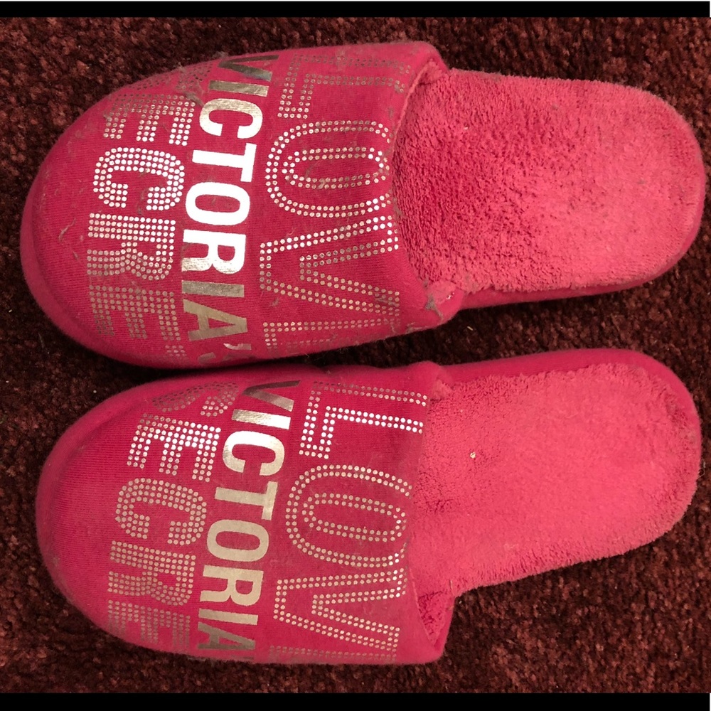 Victoria’s Secret Slippers w silver accents Sz 7/8